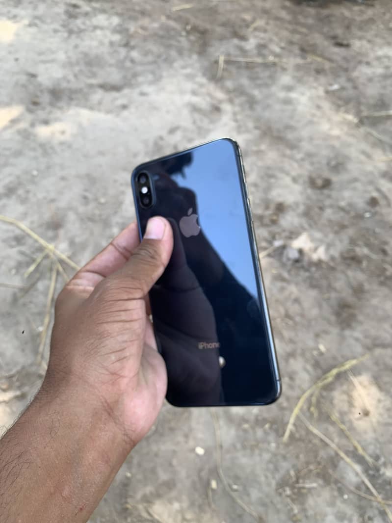 Apple iPhone XS Max 4