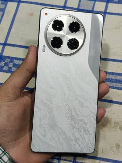 Tecno CAMON 30