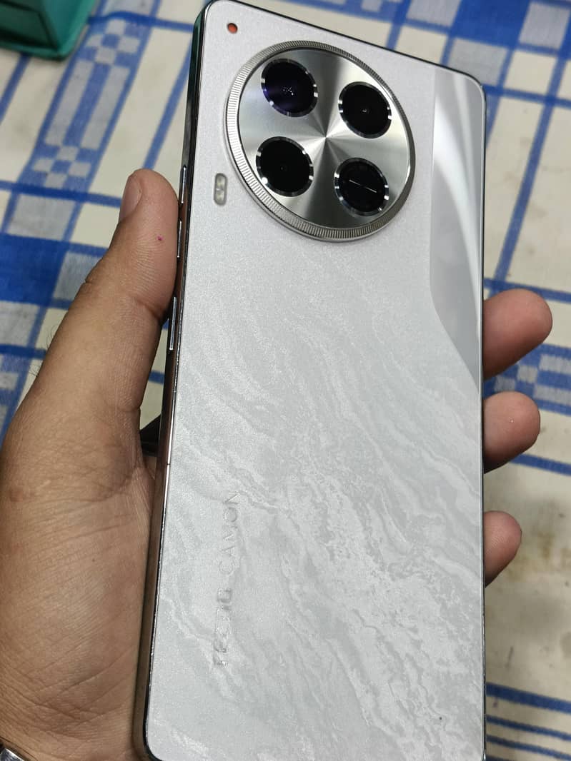Tecno CAMON 30 1