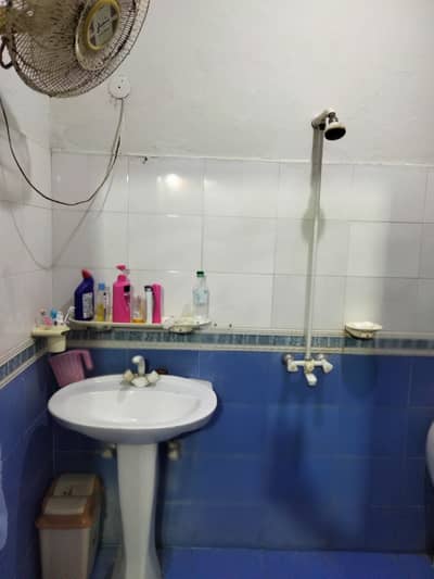 DOUBLE UNIT, FULLY MARBLE FLOORING, GATED COMMUNITY, CLOSE TO PARK 5 MARLA HOUSE FOR SALE