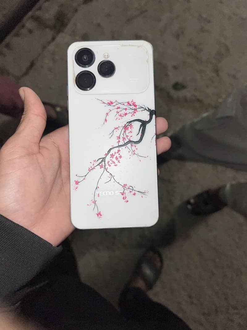 Tecno KM5 0