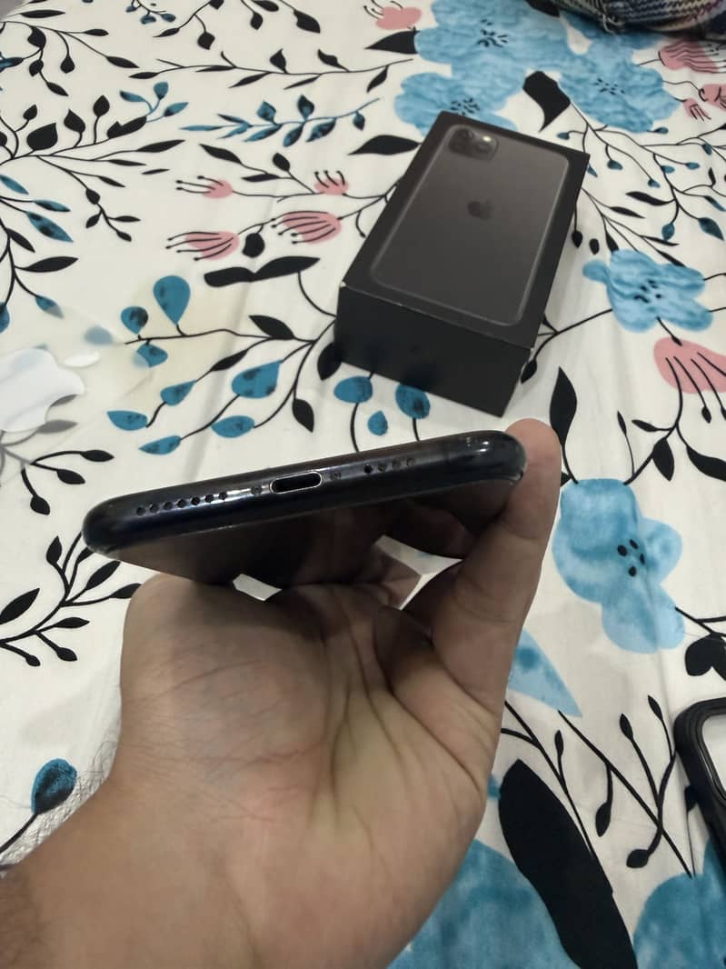 Apple iPhone 11 Pro Max 1