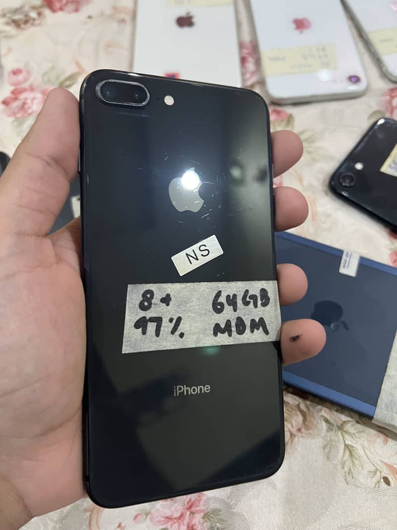 Apple iPhone 8 Plus 1