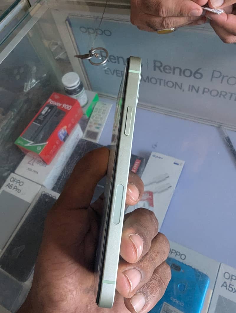 Apple iPhone 12 3