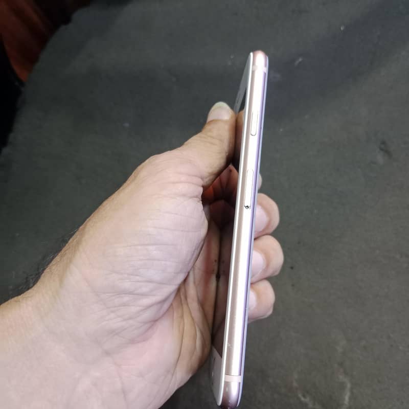 Apple iPhone 8 3