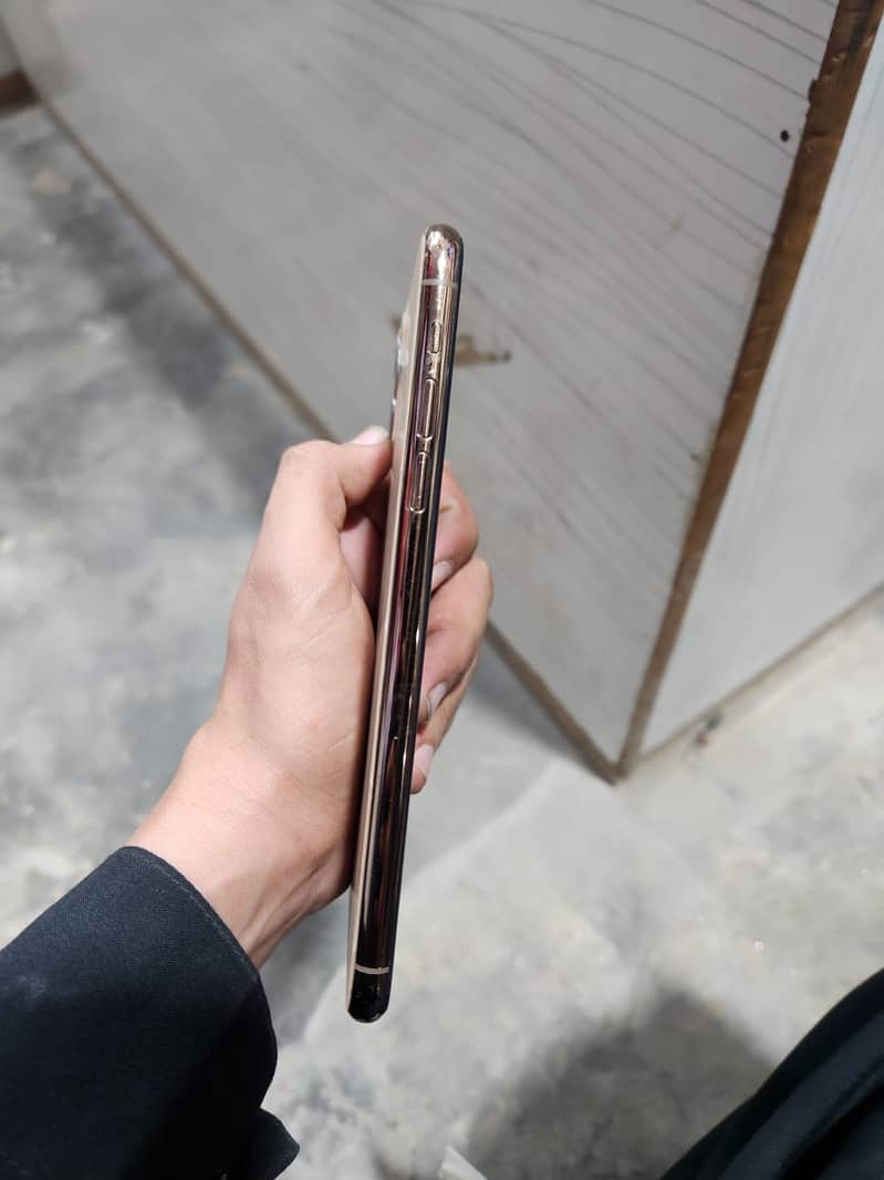 Apple iPhone 11 Pro Max 3