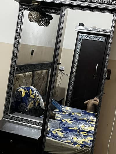 We are selling 4 piece furniture set bed divider 3 door almari corners
