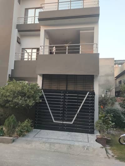 PRIME LOCATED 5 MARLA HOUSE FOR SALE