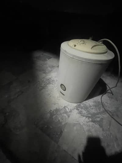 Conventional storage geyser