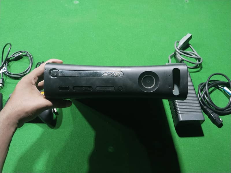 Xbox 360 with 2 wired controllers 0