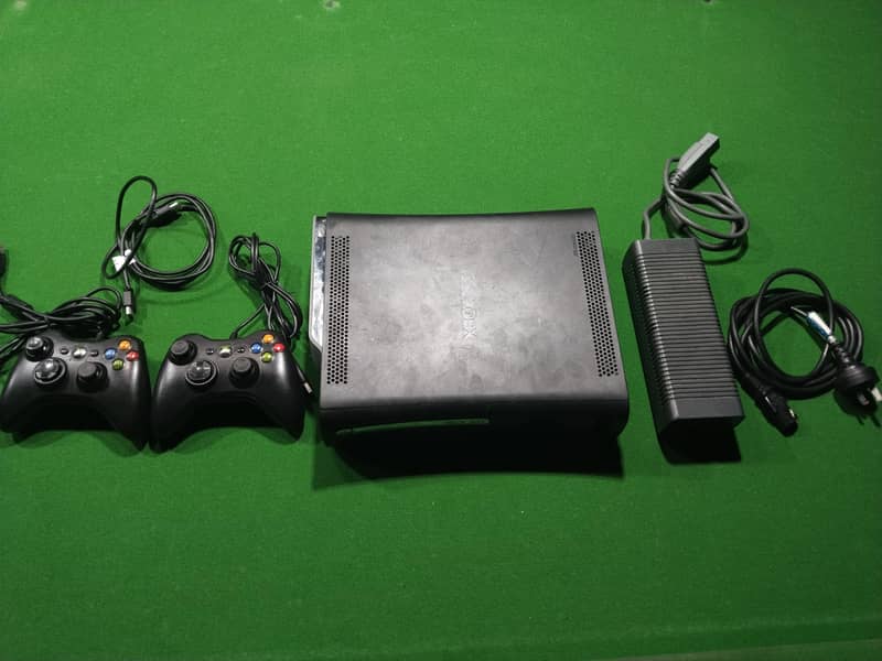 Xbox 360 with 2 wired controllers 1