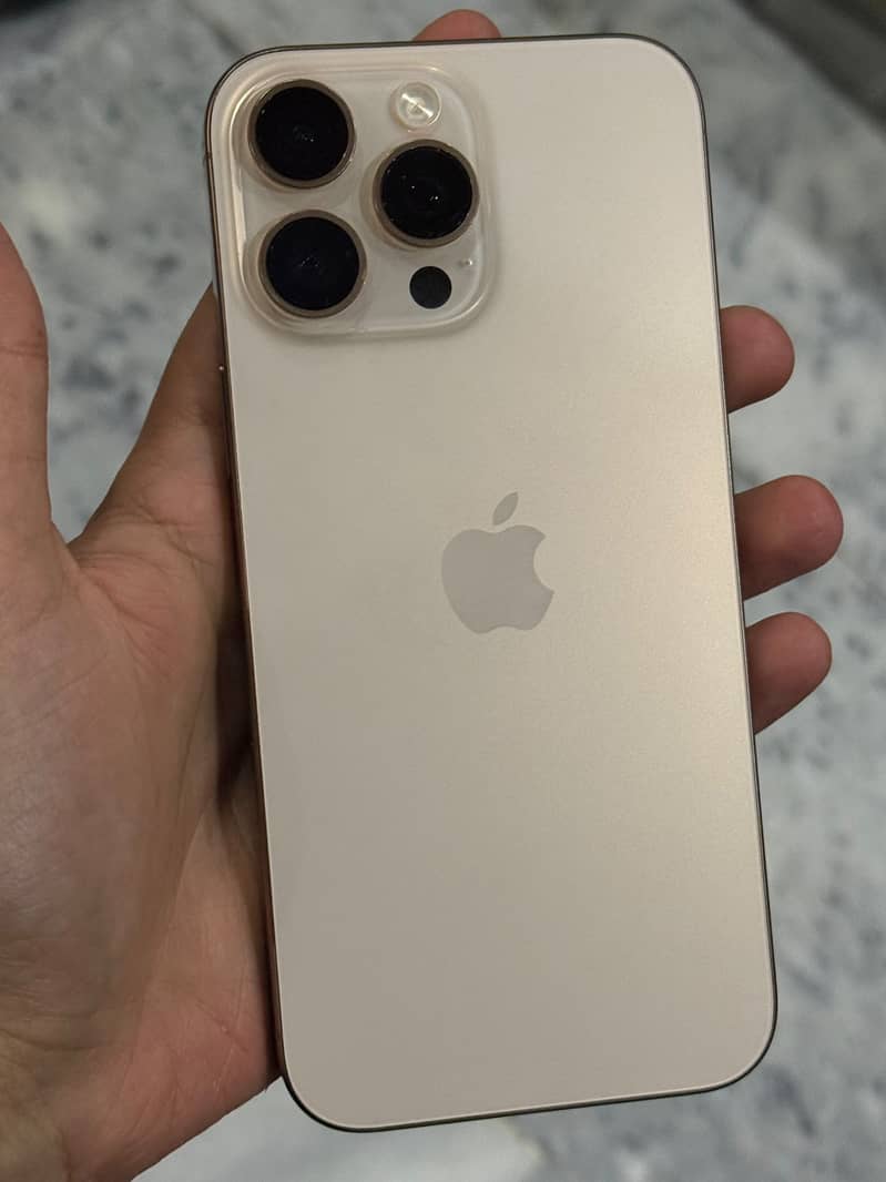Apple iPhone 16 Pro Max 1