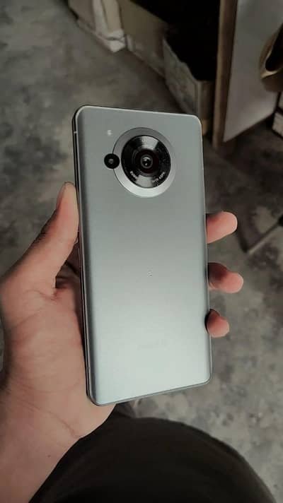 Sharp Aquos R7