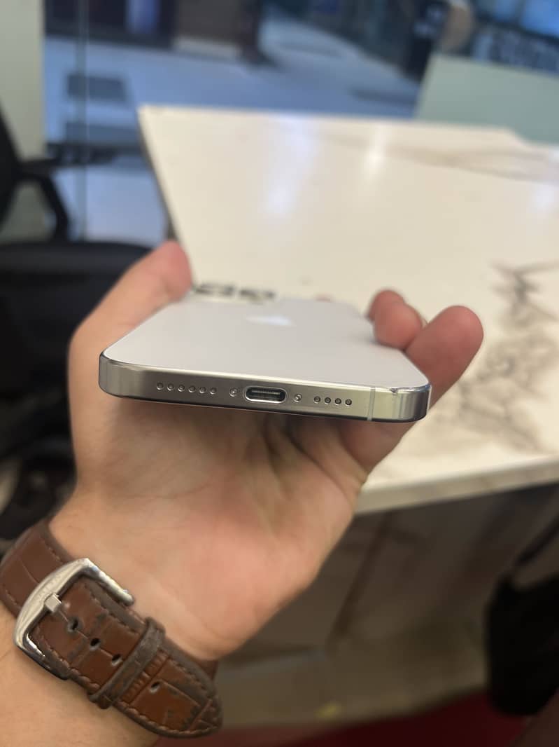 Apple iPhone 15 Pro Max 0