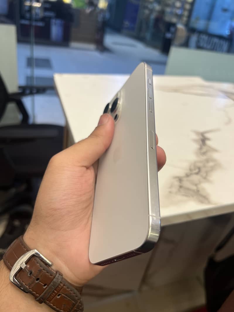 Apple iPhone 15 Pro Max 1