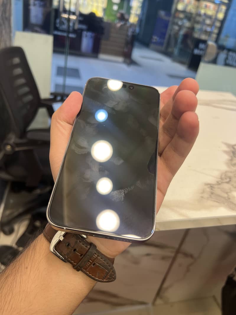 Apple iPhone 15 Pro Max 4