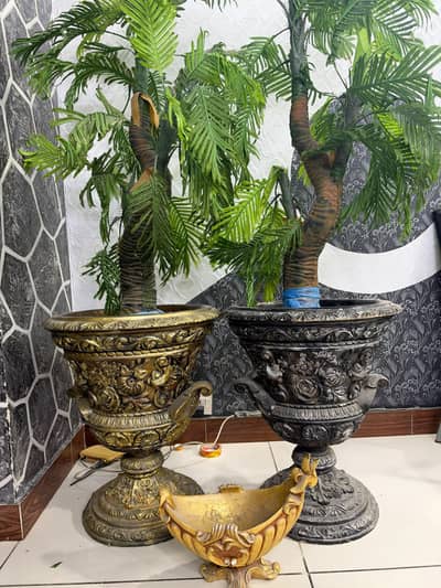 Antique Decorative Flower Pots – Golden & Black (2 Pieces)