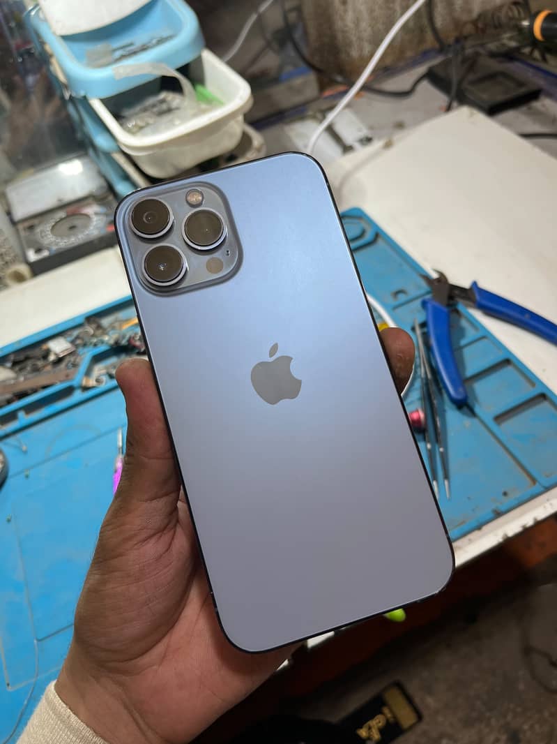 Apple iPhone 13 Pro Max 1