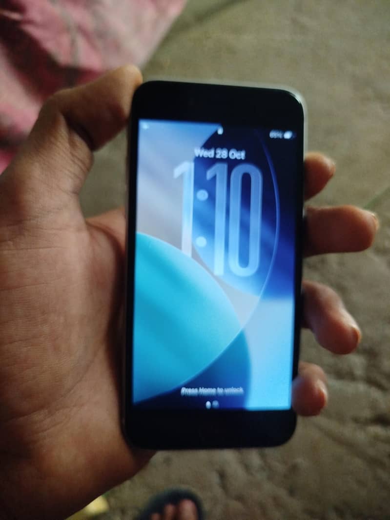 Apple iPhone SE 10