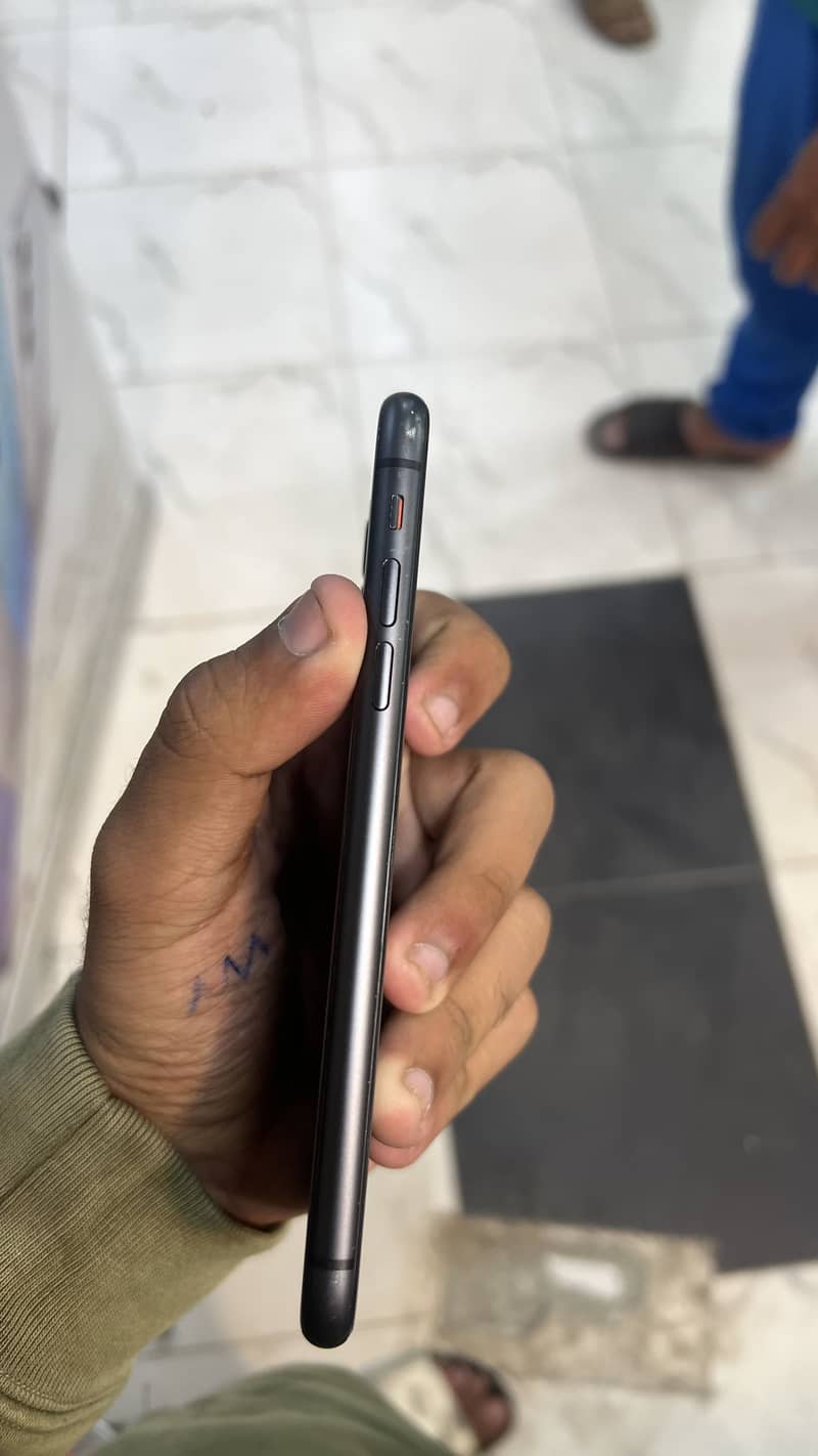Apple iPhone 11 5