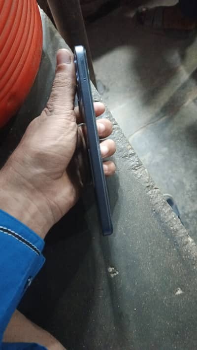 11 month warranty  6/128 complete accessories