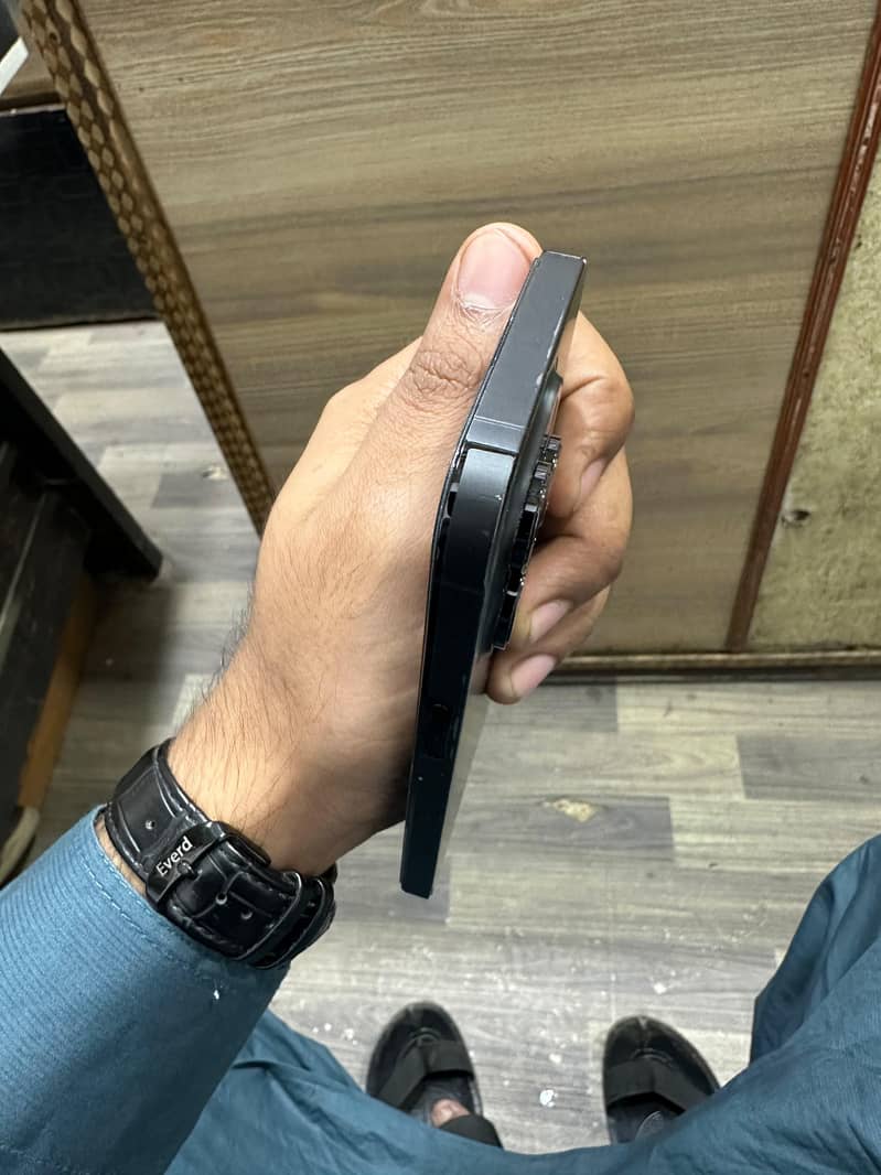 Apple iPhone 14 Pro 1