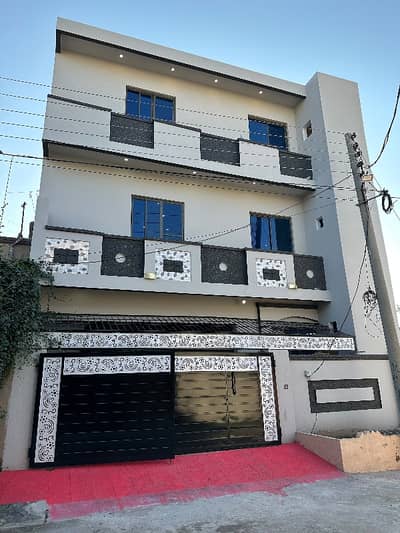 *FOR SALE - Airport Housing Society Rawalpindi*  *6 Marla Double Story House For Sale*  - *Location:* Airport Housing Society, Rawalpindi - *Size:* 6 Marla - *Bedrooms:* 5 - *Washrooms:* 6 - *Parking:* 2 Car Parking - *Facilities:* Electricity Available - *Demand:* 2 Crore 40 Lac *AR REAL ESTATE & BUILDERS*