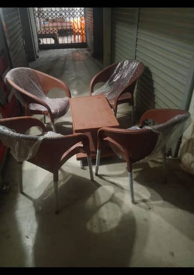 4 Plastic Chairs + 1 Table for Sale