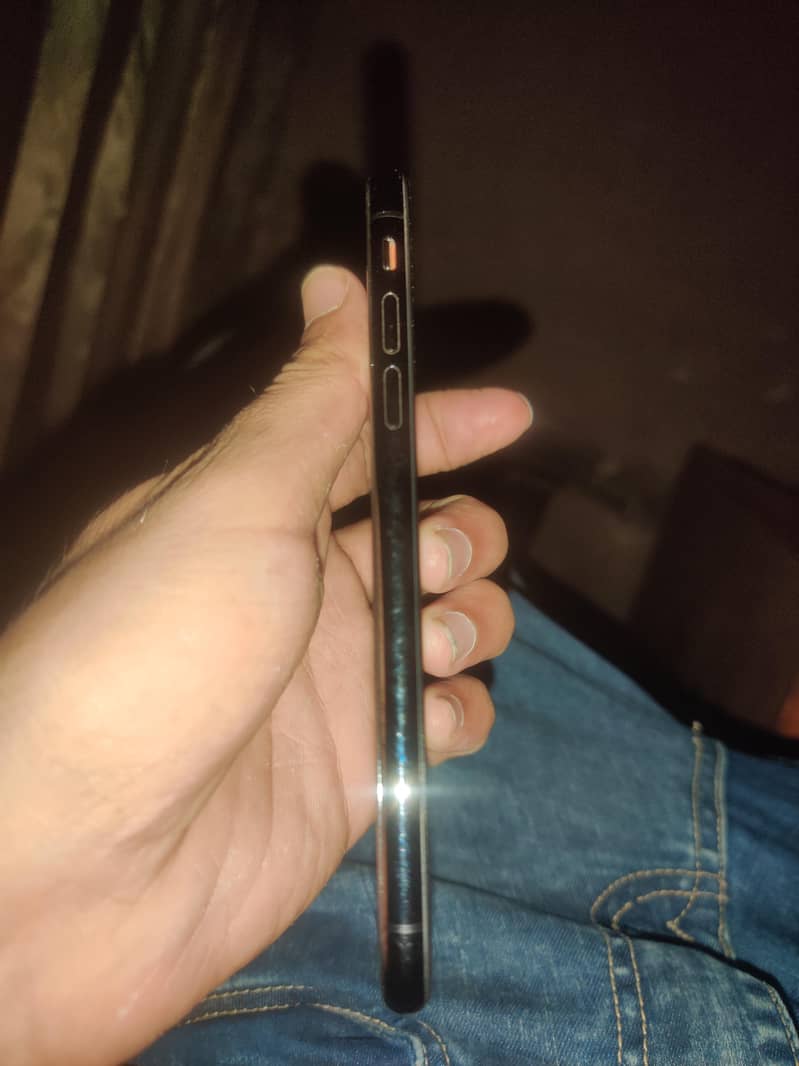 Apple iPhone XS 1