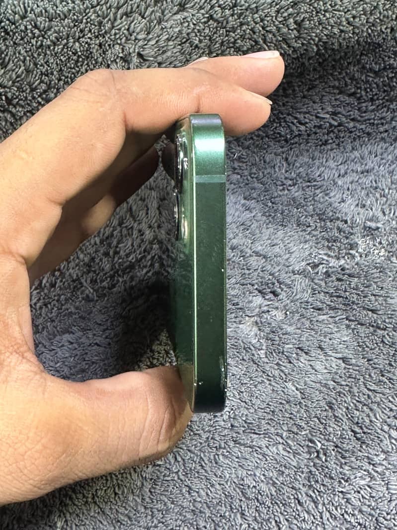 Apple iPhone 13 6