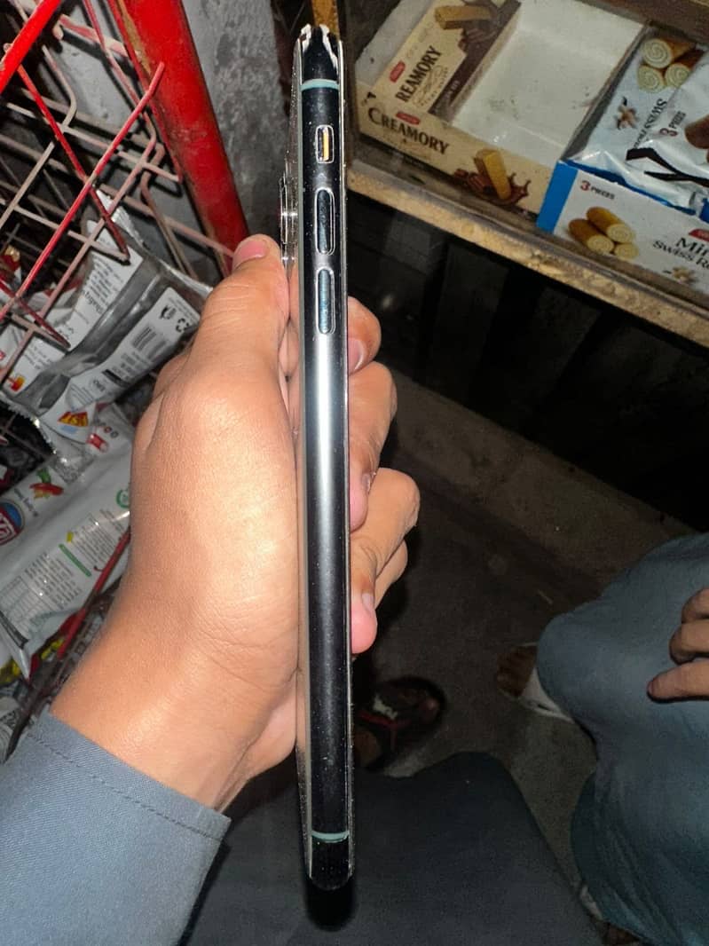 Apple iPhone 11 Pro Max 1
