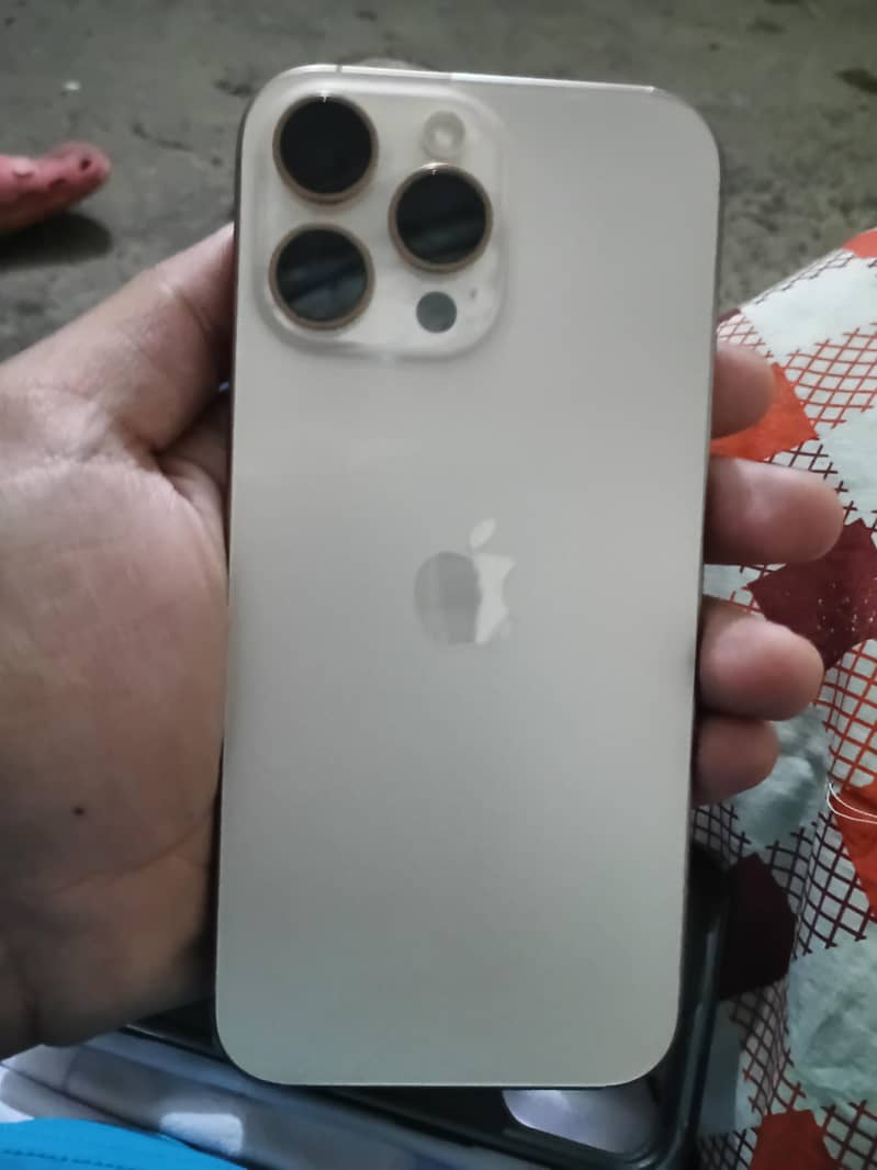 Apple iPhone 16 Pro Max 0