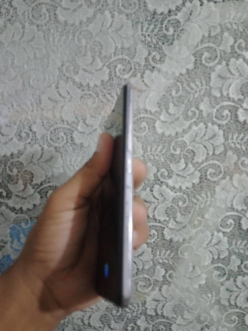 Vivo V21 4