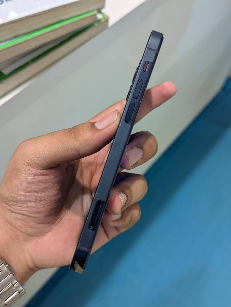 Apple iPhone 12 3
