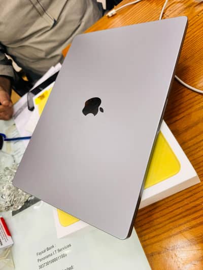 MacBook Pro 16-inch M1 Max | 32GB RAM | 1TB SSD | Original Charger
