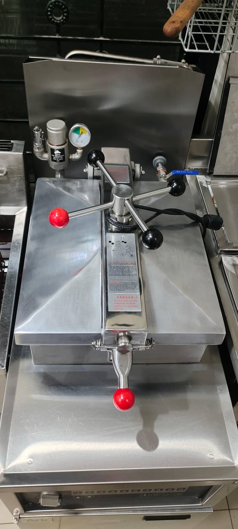 pressure broast machine 0
