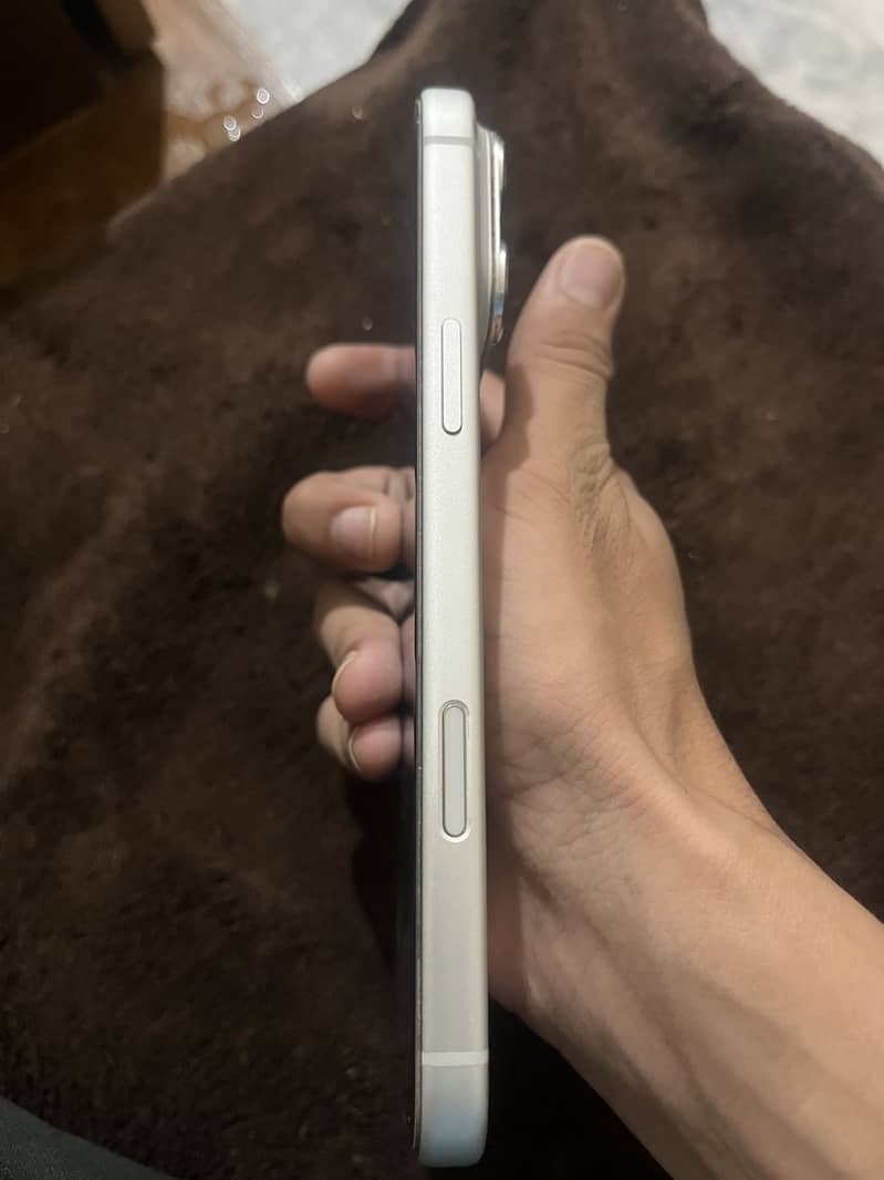 Apple iPhone 17 Pro Max 4