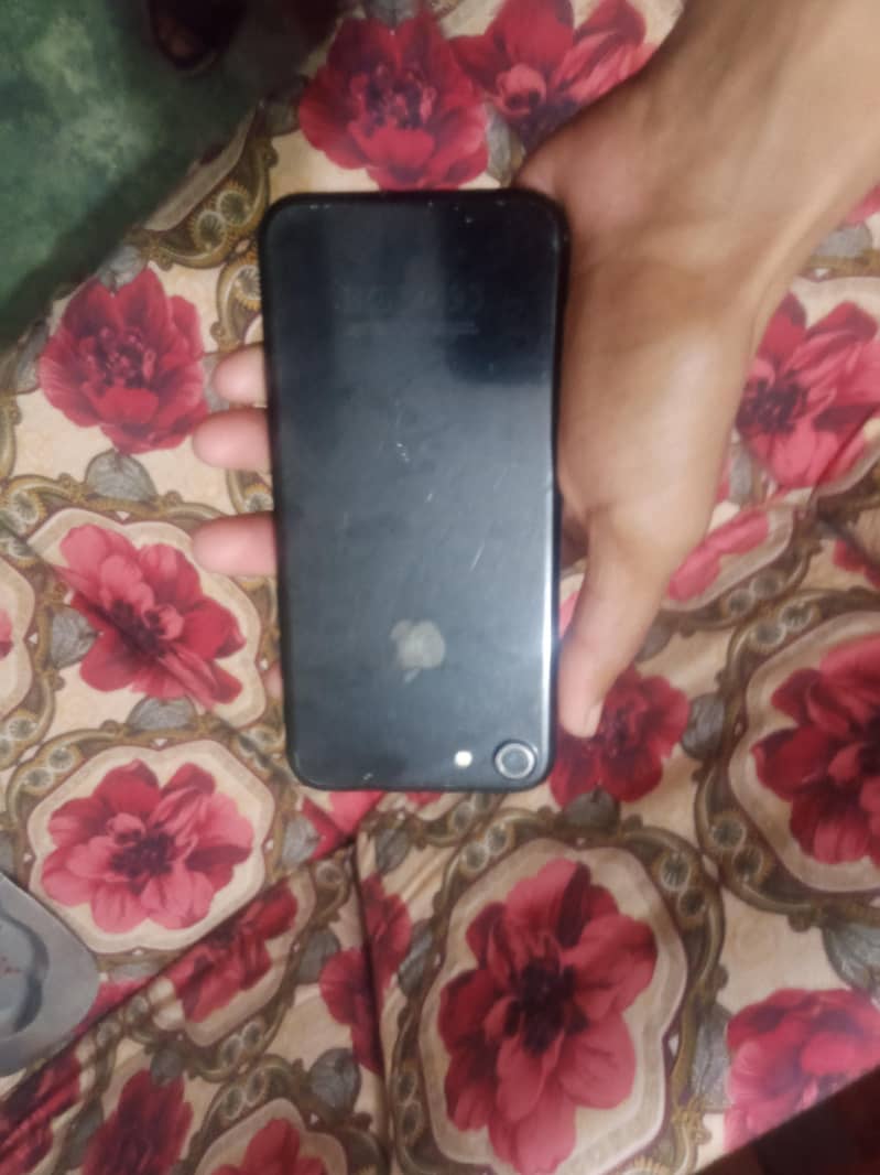 Apple iPhone 7 3