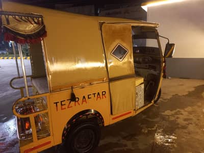 auto raksha tezraftaaar 2015 model Lahore number 8 seatr model 2015