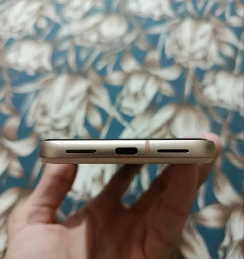Google Pixel 8 5