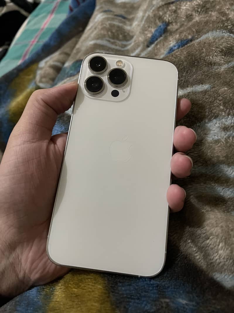 Apple iPhone 13 Pro Max 0