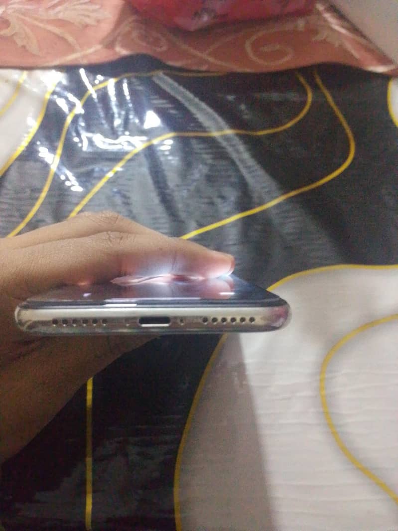 Apple iPhone X Read description 3