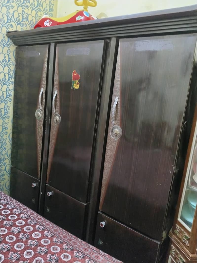 Almari wardrobe 0
