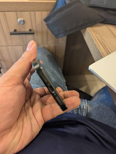 Apple iPhone 16 l o c k e d i c l o u d