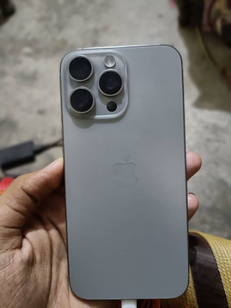 Apple iPhone 15 Pro Max 1