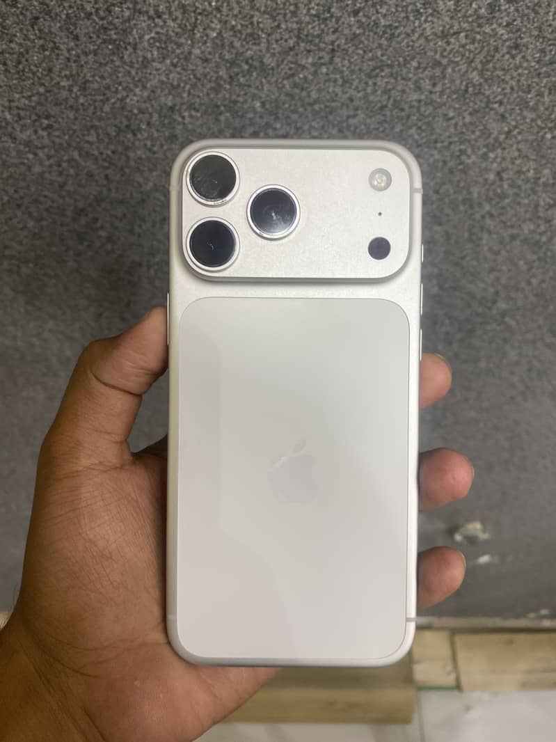 Apple iPhone 17 Pro Max 0