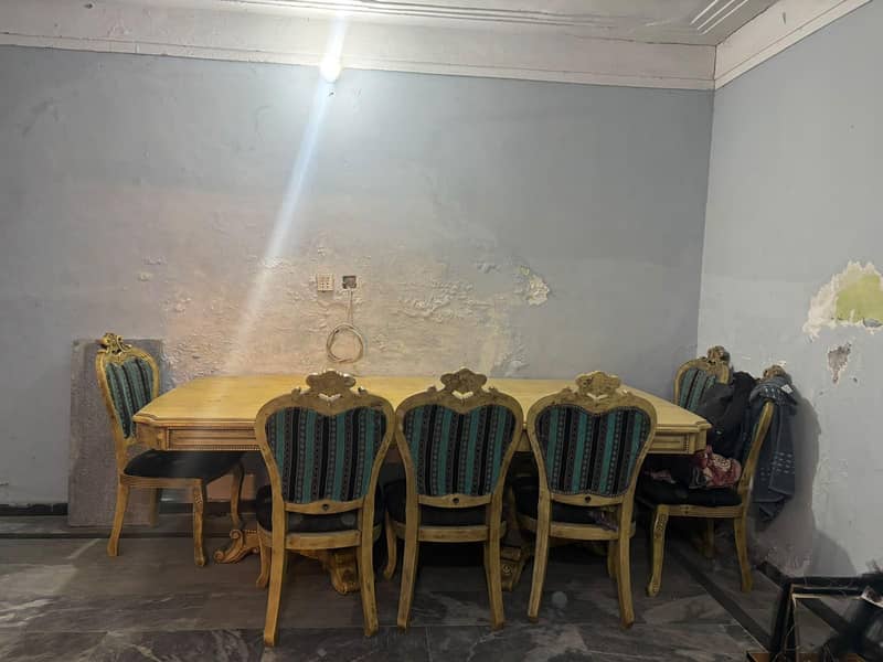 Solid Heavy Weight Dinning Table Read Full ad 0