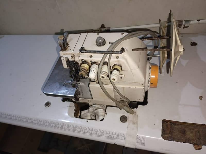 > 4 Thread Overlock Machine Industrial - Running Condition 1