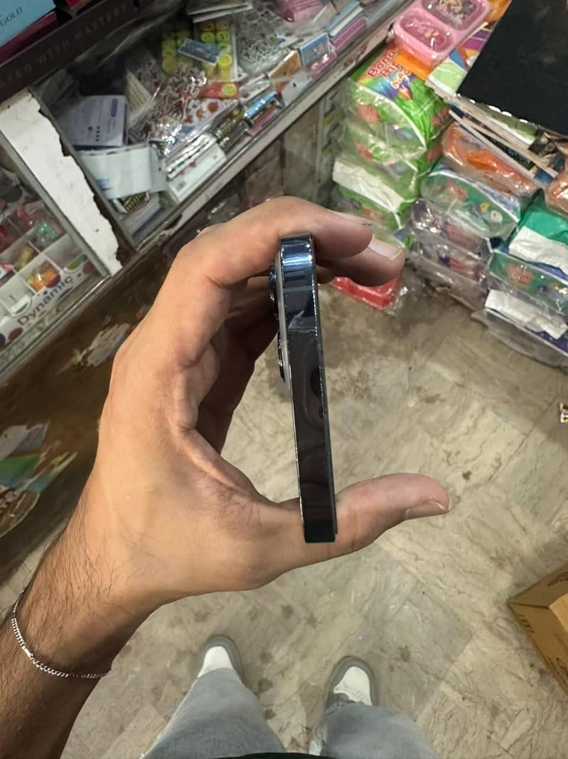 Apple iPhone 13 Pro Max 4