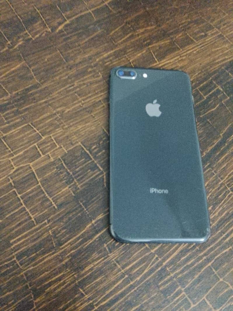 Apple iPhone 8 Plus 1